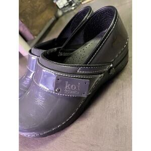 Sunita Koi Clogs Shoes Size 37 / 6.5 Good Slightly Used Condition Gray Color